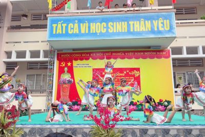 TRƯỜNG TH VĨNH PHONG 2 TỒ CHỨC CÁC HOẠT ĐỘNG MỪNG ĐẢNG MỪNG XUÂN 2026