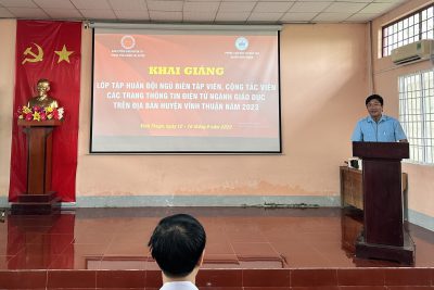 Tham dự khai giảng lớp tập huấn đội ngũ biên tập viên, cộng tác viên các trang thông tin điện tử ngành giáo dục trên địa bàn huyện Vĩnh Thuận năm 2023.