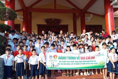 LIÊN ĐỘI TRƯỜNG TH THỊ TRẤN 1 – TỔ CHỨC HÀNH TRÌNH VỀ ĐỊA CHỈ ĐỎ